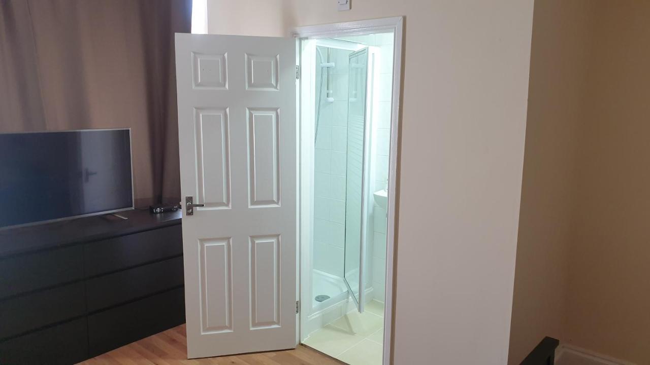 Guess Bungalow Wembley Hospedagem domiciliar Londres